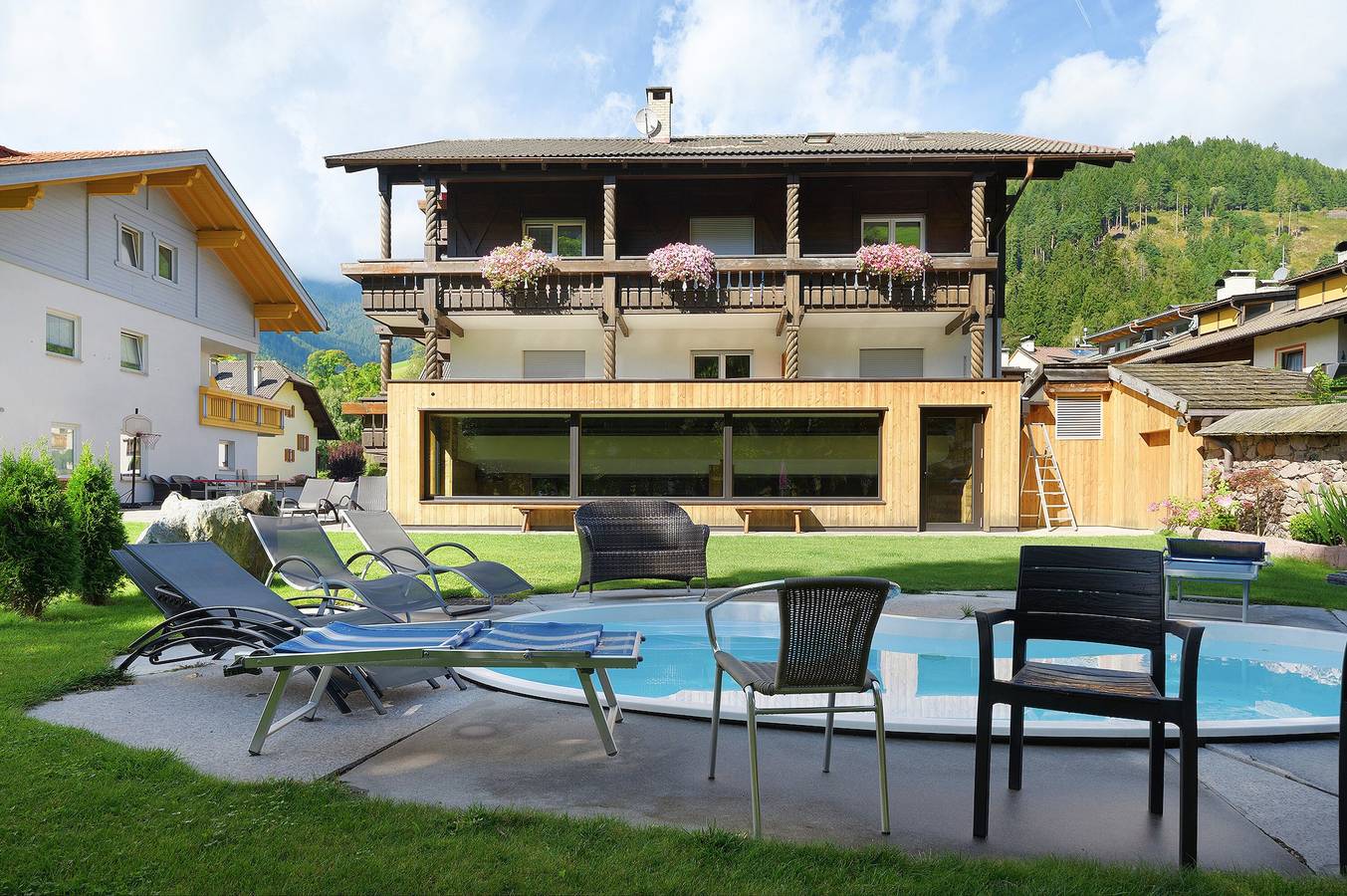 Ganze Wohnung, Apartment „Hotel Residence Olympia 2“ mit Bergblick, Gemeinschaftsgarten und Wlan in Sarnthein, Sarntal