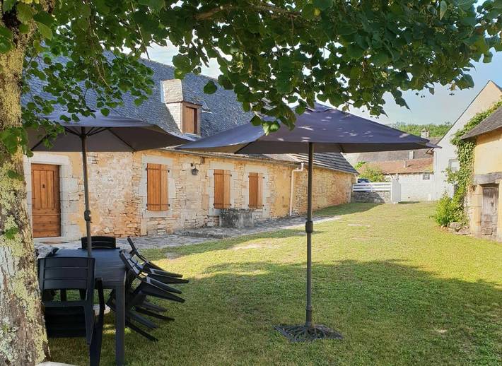 Location de vacances pour 8 personnes, avec vue et jardin à Chasteaux - 2