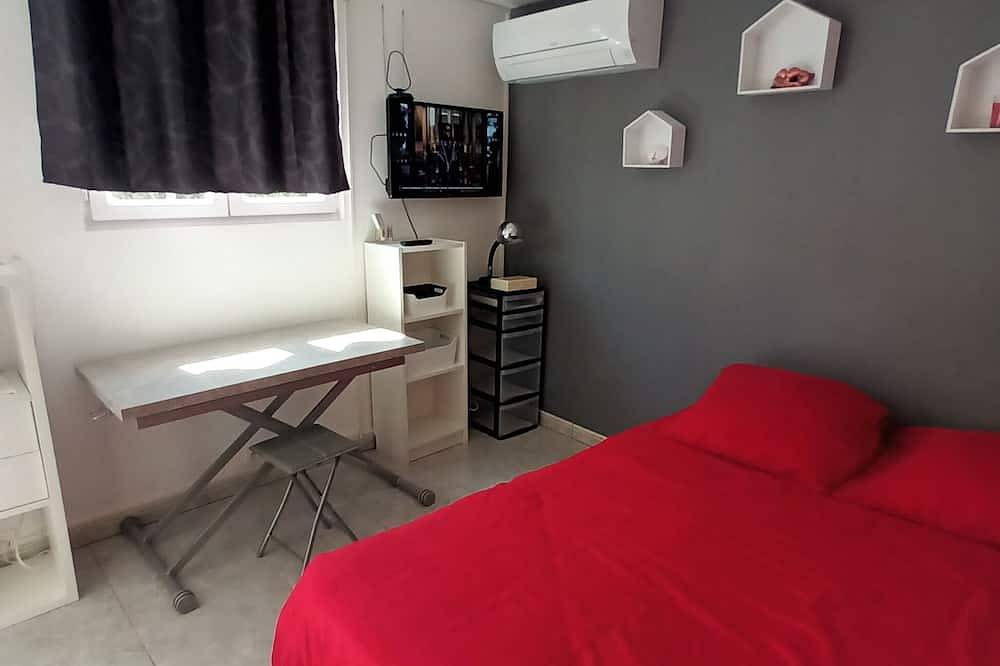 Appartement entier, En Provence, beau studio indépendant, tout équipé in Rognac, Côte méditerranéenne (France)