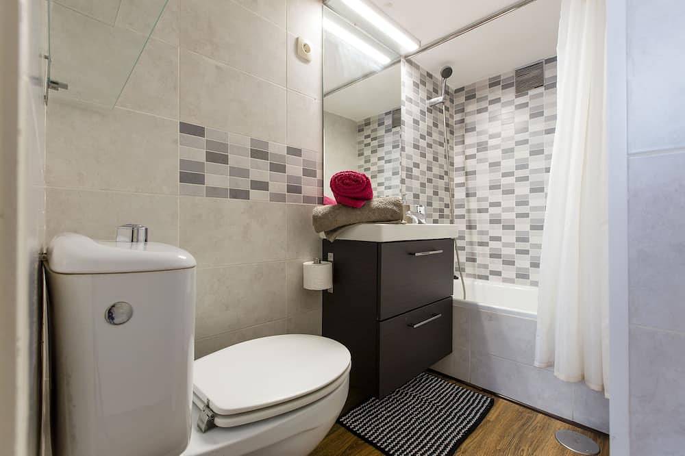 Entire apartment, Sunny n quiet penthouse in the center in Centro (Madrid), Madrid