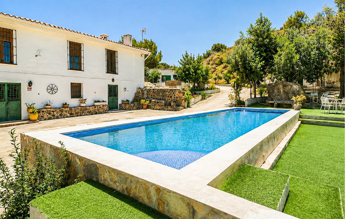 Encantador apartamento de 1 dormitorio con piscina y terraza, con Wi-Fi incluido in Pizarra, Cordillera Penibética