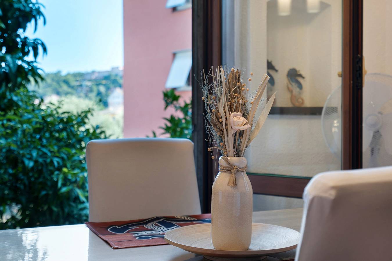 Ganze Wohnung, Apartment 'Sole E Mare' mit Gemeinschaftspool, privater Terrasse und privatem Garten in Arenzano, Riviera di Ponente
