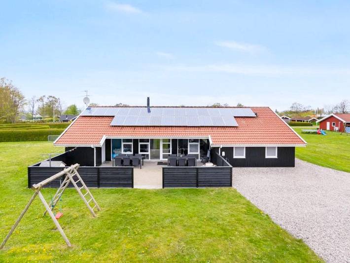 Ferienhaus für 12 Personen, mit Whirlpool und Terrasse sowie Garten und Pool in Nordborg - 2