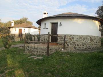 Casa rural para 4 personas, con piscina y vistas al lago además de vistas y jardín, Se admiten mascotas en Provincia de Badajoz