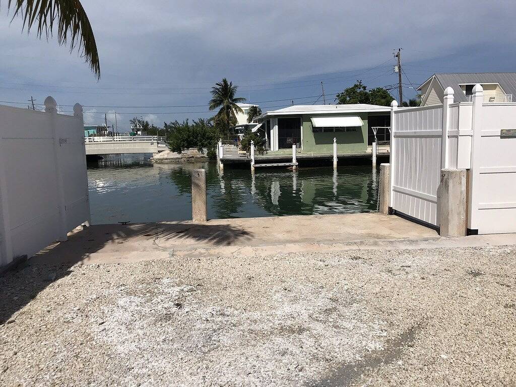 Praktische zentrale Marathon-Lage, Blick auf den Kanal. in Marathon, Monroe County