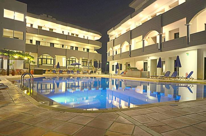 Appart’hôtel pour 4 personnes, avec jardin ainsi que piscine et vue