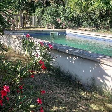 Chambre d’hôte pour 4 personnes, avec piscine et jardin à Arles