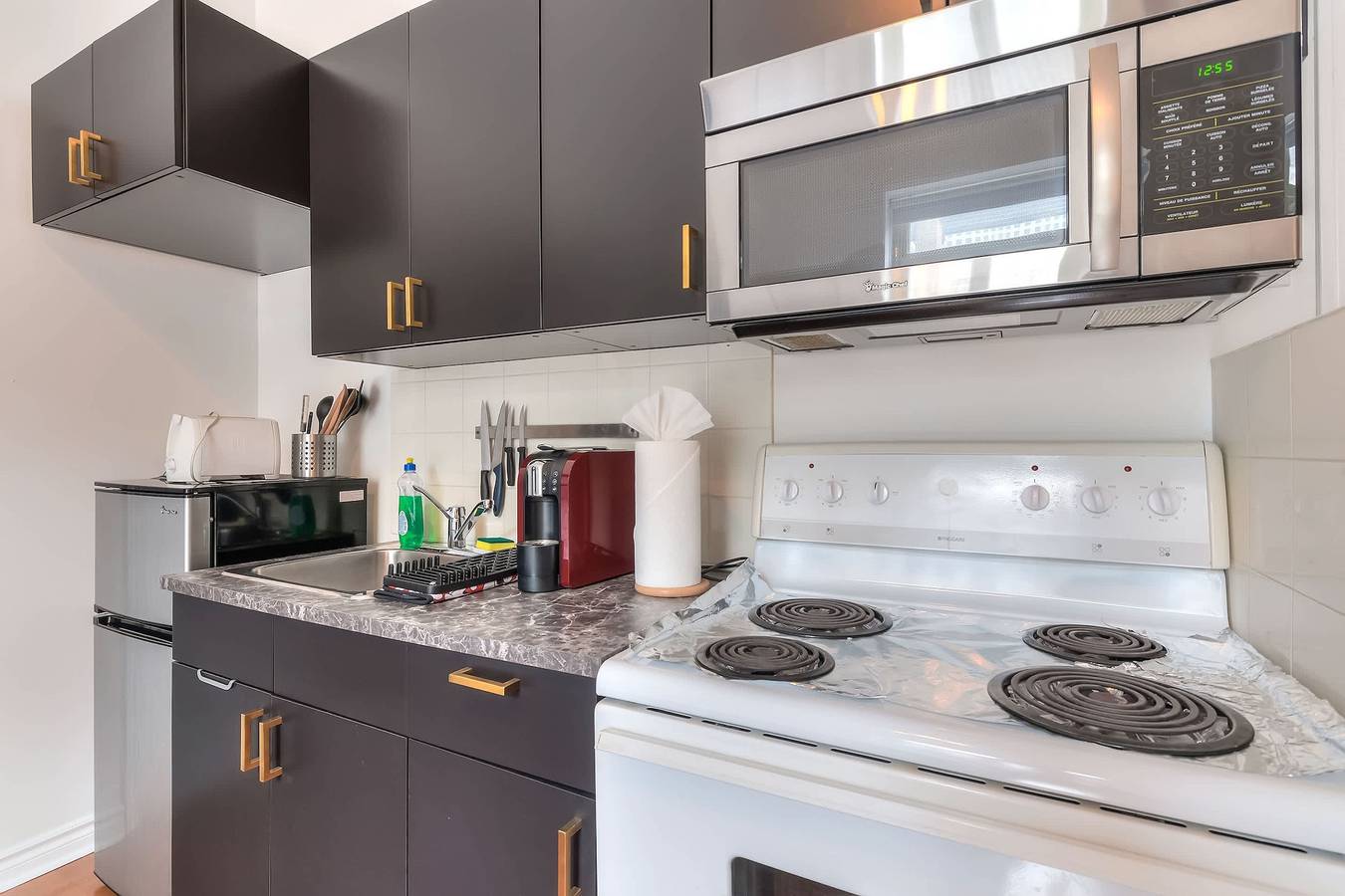 Entire apartment, Fox Hotel  9 min of Palais Des Congres in Ville-Marie, Montreal