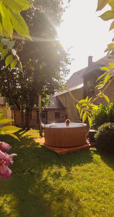 Location de vacances pour 6 personnes, avec Jacuzzi et Terrasse ainsi que Jardin et Vue à Bourisp