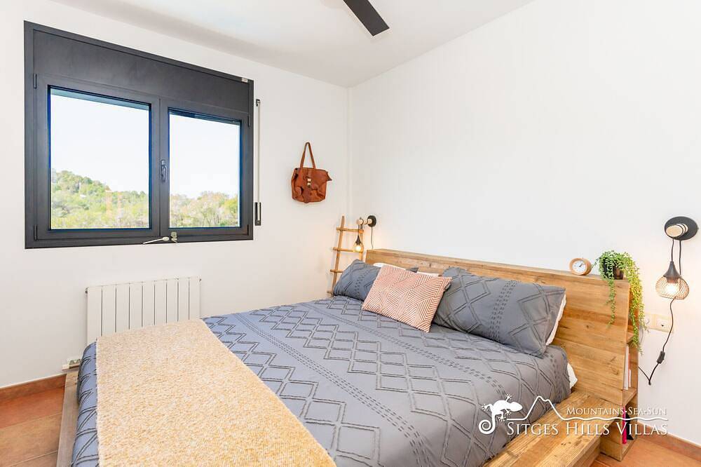 Villa Serranita - Stylish Holiday Home with Views and A/C in Olivella, Garraf