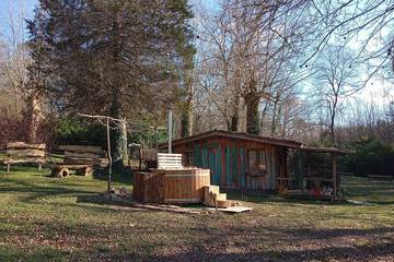 Gîte pour 2 personnes, avec jardin ainsi que jacuzzi et terrasse à Saint-Justin