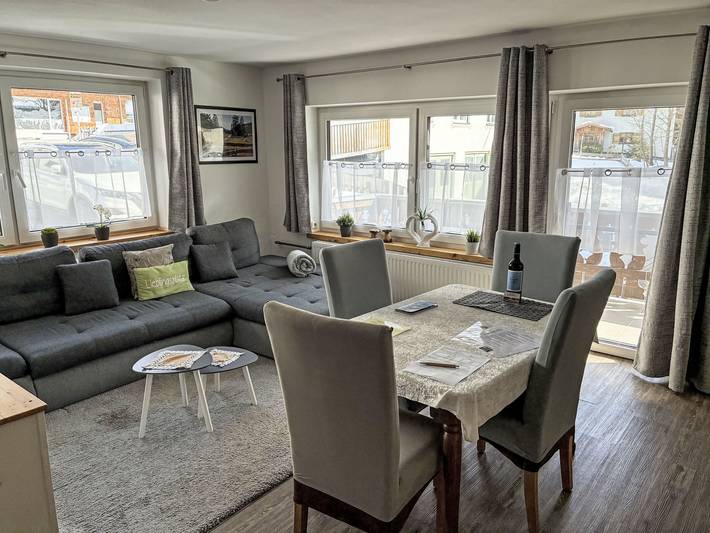 Ferienwohnung für 4 Personen, mit Balkon und Garten sowie Seeblick in Tannheimer Tal