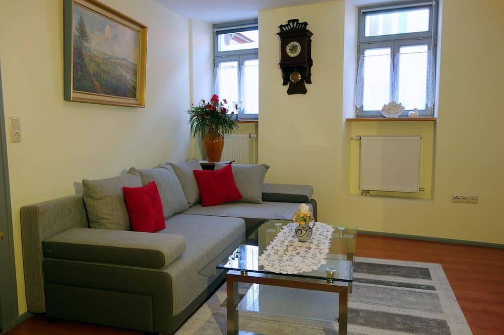 Ganze Wohnung, Gemütliche Ferienwohnung (60qm) für bis zu 4 Personen mit Küchenzeile in Sommerach, Fränkisches Weinland