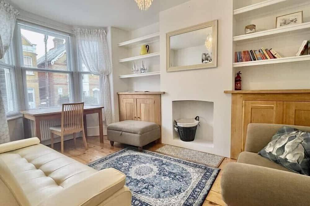 Cowes retreat - ferry discount available in Cowes, Isle of Wight