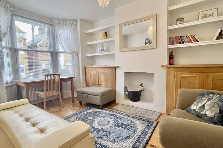 Holiday rental for 12 people, with garden and balcony in Cowes