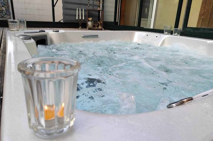 Ferienhaus für 8 Personen, mit Whirlpool und Terrasse - 1