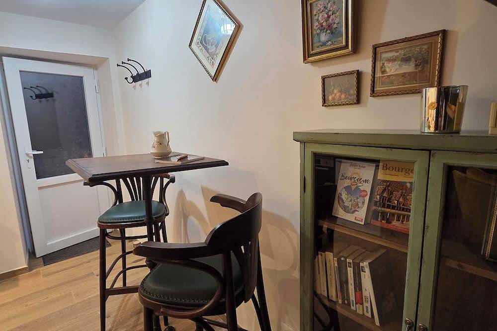 Ganze Wohnung, La Petite Preuse, a small Chablis with jacuzzi in Fontenay-près-Chablis, Auxerre und Umgebung