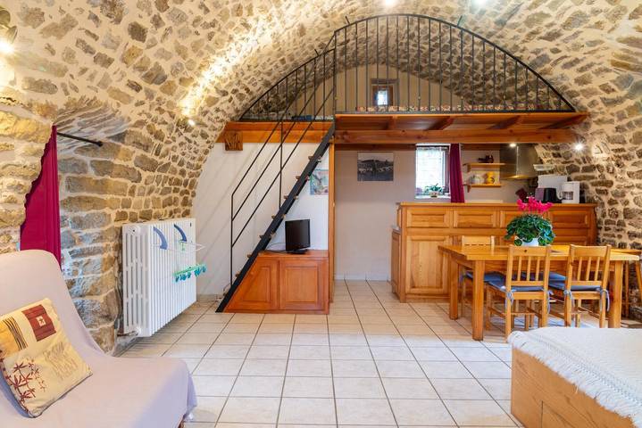 Gîte pour 3 personnes, avec terrasse ainsi que jardin et vue - 1