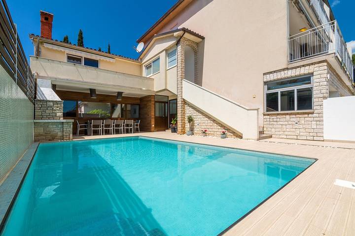 Beautiful Villa Suton with a Private Pool in Pula-Medulin, Pula