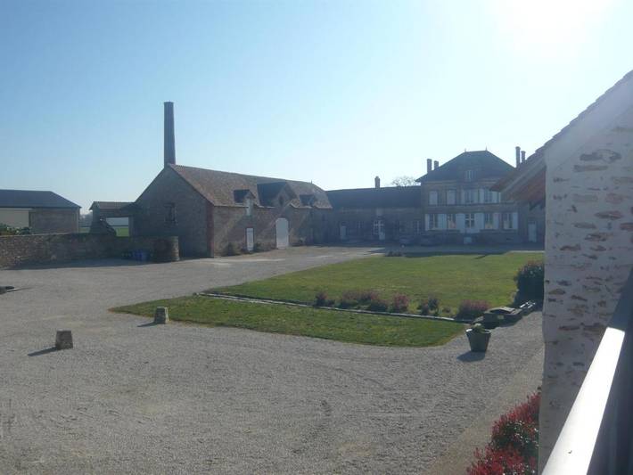 Gîte pour 9 personnes, avec jardin et vue, adapté aux familles à Prunay-en-Yvelines