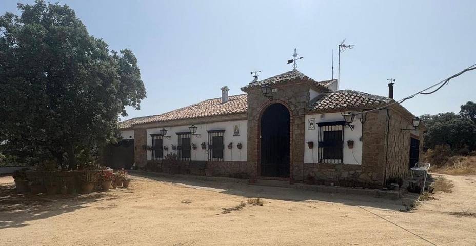 Casa rural para 16 personas, con Balcón y Terraza además de Piscina y Vistas en Andújar