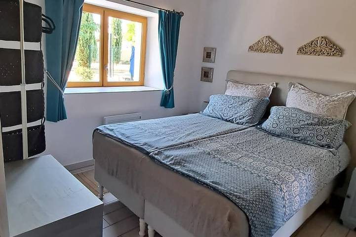 Location de vacances pour 4 personnes, avec piscine et jardin à Chaveignes - 4