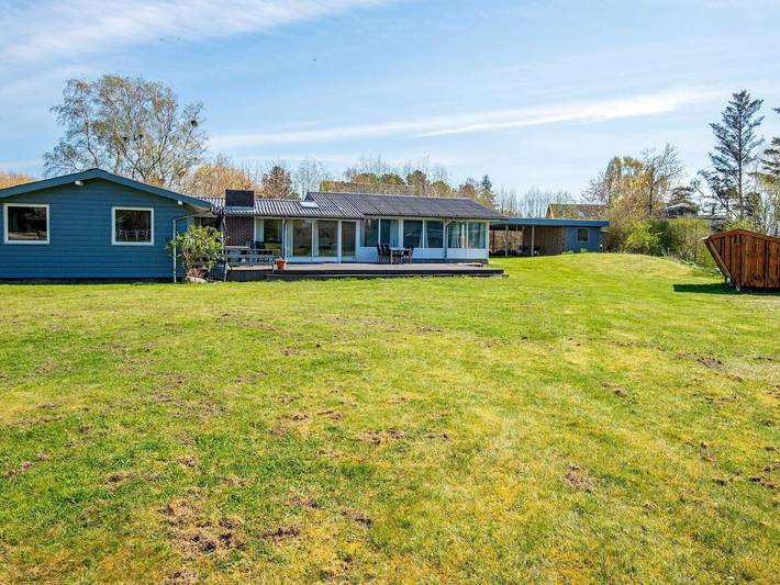 Ferienhaus für 8 Personen, mit Whirlpool und Terrasse sowie Garten und Pool in Knebel