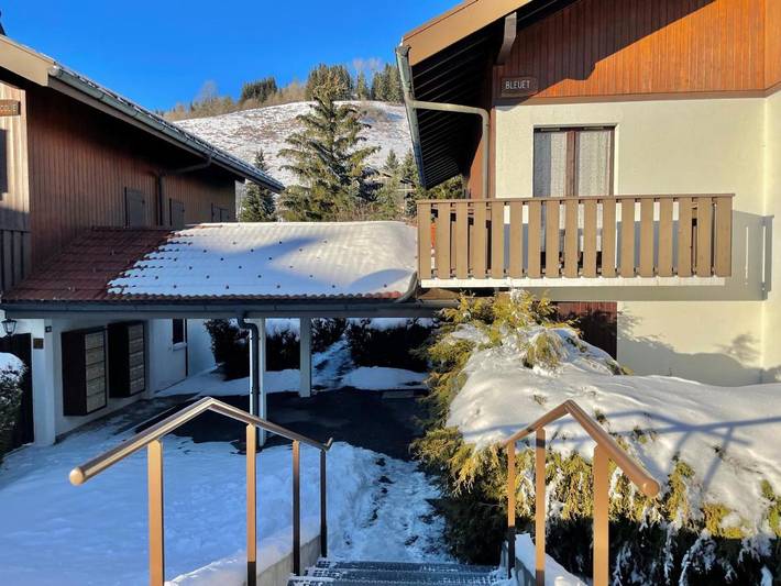 Apartamento de vacaciones para 4 personas, con terraza además de vistas y jardín - 1