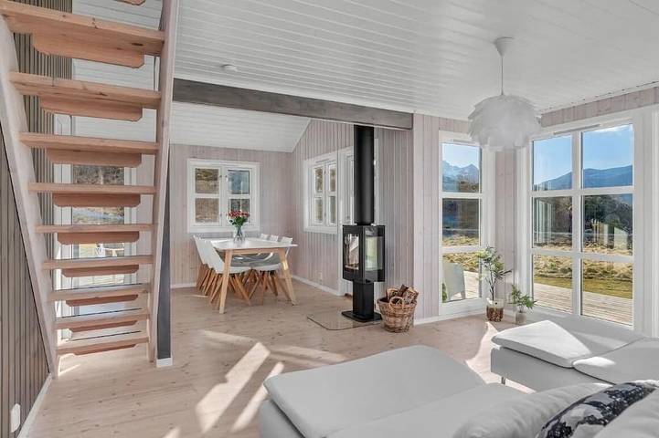 Oceanview Cabin Sleeps 6 - Sauna - Private Terrace in Straumsjøen, Bø (Vesterålen)