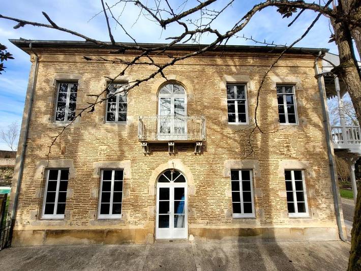 Location de vacances pour 4 personnes, avec Balcon et Terrasse ainsi que Jardin et Piscine à Passage - 4