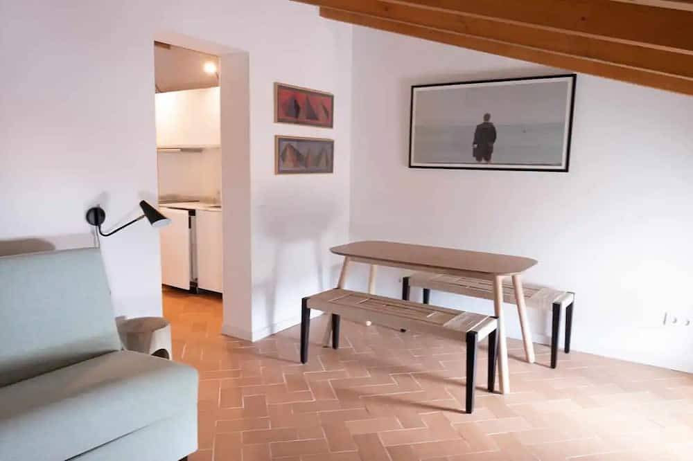 Entire apartment, Apartment 'Atico' with Mountain View, Wi-Fi and Air Conditioning in Maó, Menorca