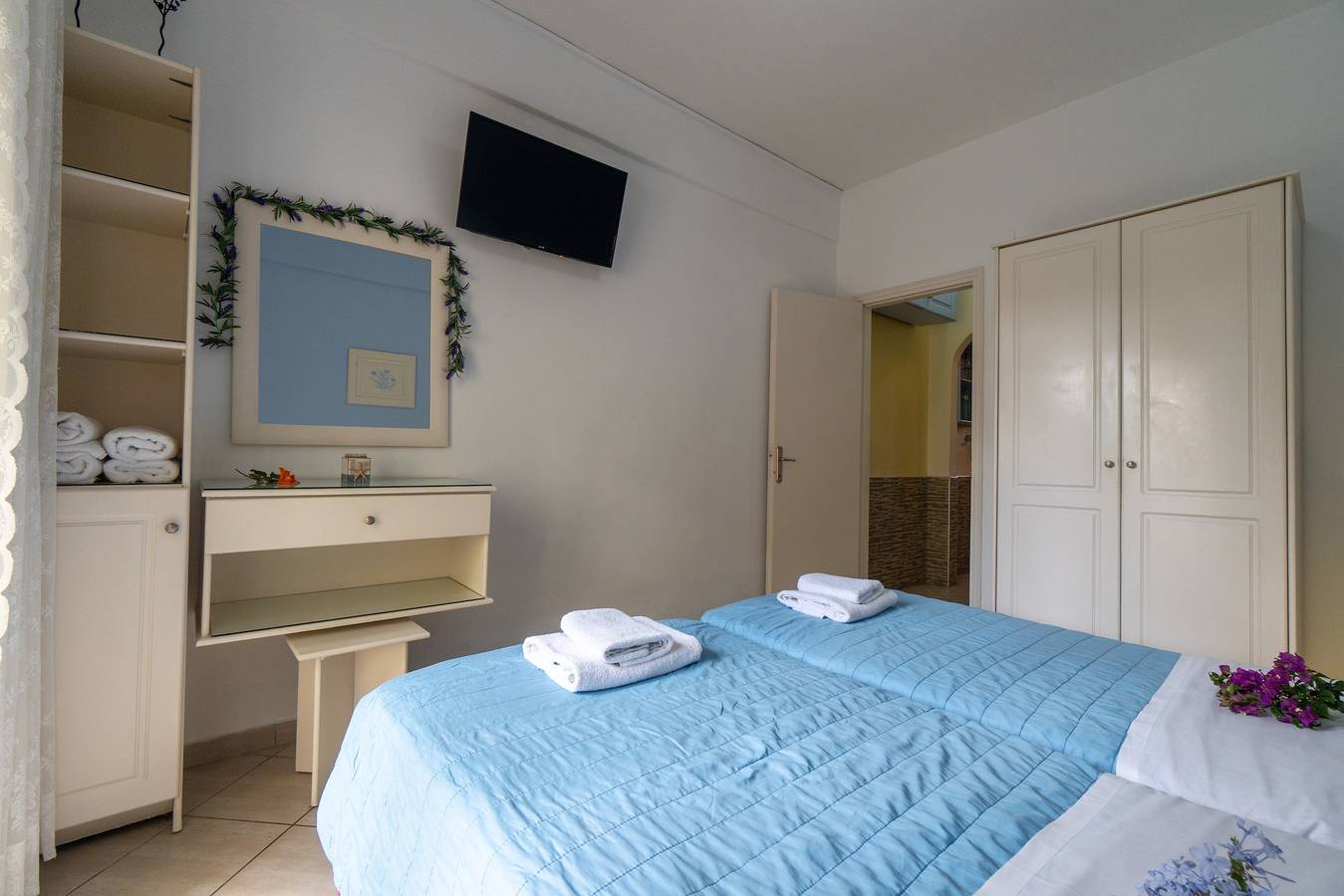 Gehele studio, Studio Appartement 'Angelina 3' met Uitzicht op de Bergen, Wifi en Airconditioning in Roda, Corfu