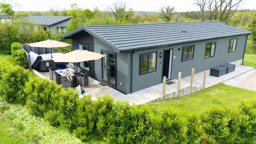 Chalet for 8 people, with garden and hot tub in Devon