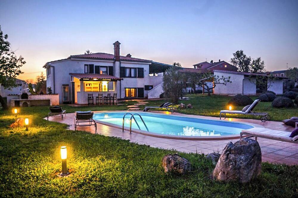 Villa Eufemia - 3 apartments for your perfect vacation :) in Muntic, Südküste Istrien