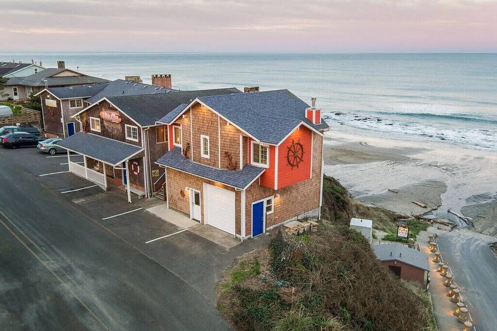 Ganze Wohnung, Moonraker - Ocean Balkon, Küche, Kamin, Wifi, französisches Bett, Schlafsofa in Oceanlake, Lincoln City