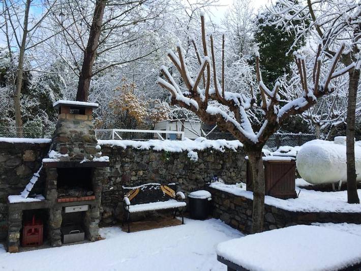 Location de vacances pour 3 personnes, avec jardin et vue ainsi que piscine et bassin pour enfant à Ore - 4