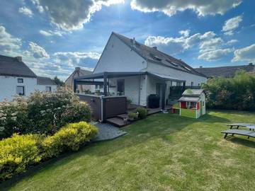 Gîte pour 4 personnes, avec jardin à Doische