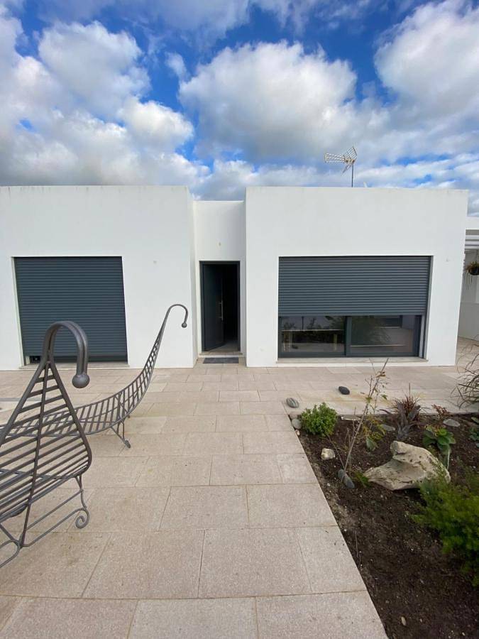 Gîte pour 2 personnes, avec piscine ainsi que terrasse et jardin à Porto Covo - 2