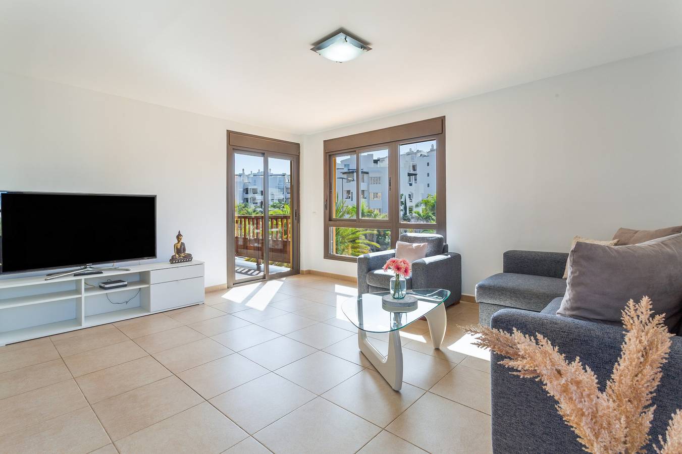 Apartamento entero, Ojos del océano! con terraza y piscina comunitaria in Palm-Mar, Arona 