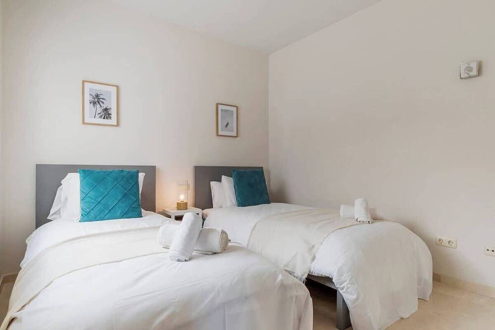 Entire apartment, Scenic apartment in Alcazaba Lagoon with pools in Sierra (Casares), Casares