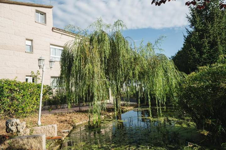 Casa rural para 13 personas, con vistas y jardín en Terra de Lemos