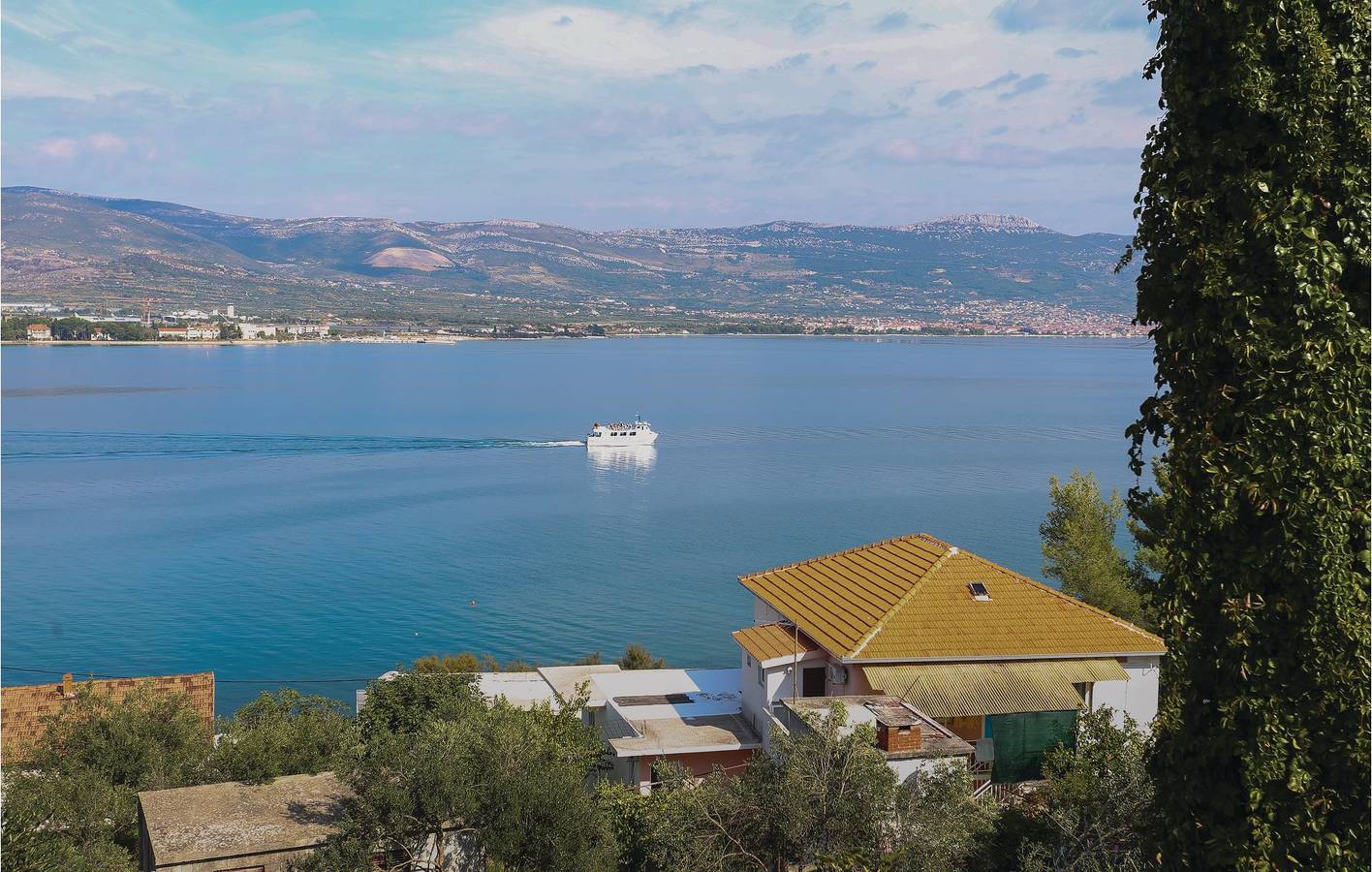 Entire holiday apartment, Holiday apartment for 4 people with terrace in Arbanija, Ciovo