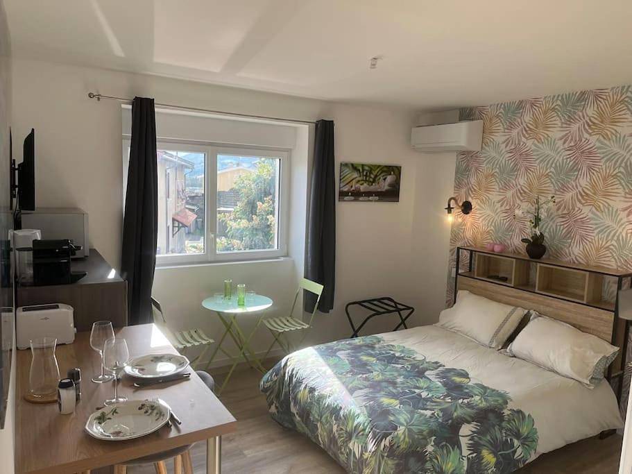 Appartement entier, One-Bedroom Apartment in Chasse-sur-Rhône, Région de Vienne