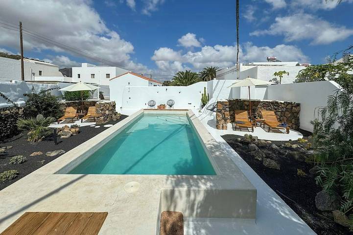 Gîte pour 2 personnes, avec Balcon ainsi que Jardin et Piscine dans Guatiza