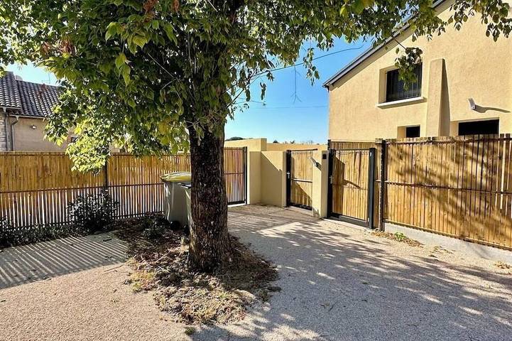 Entire apartment, Le Petit *** - 1 room, all new & all inclusive in Montauban, Tarn-et-Garonne