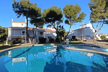 Gîte pour 5 personnes, avec jardin ainsi que vue et piscine à Port d'Addaia