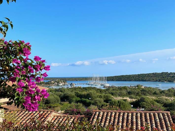 Casa sulla spiaggia per 6 persone, con giardino e terrazza nonché panorama in Sardegna