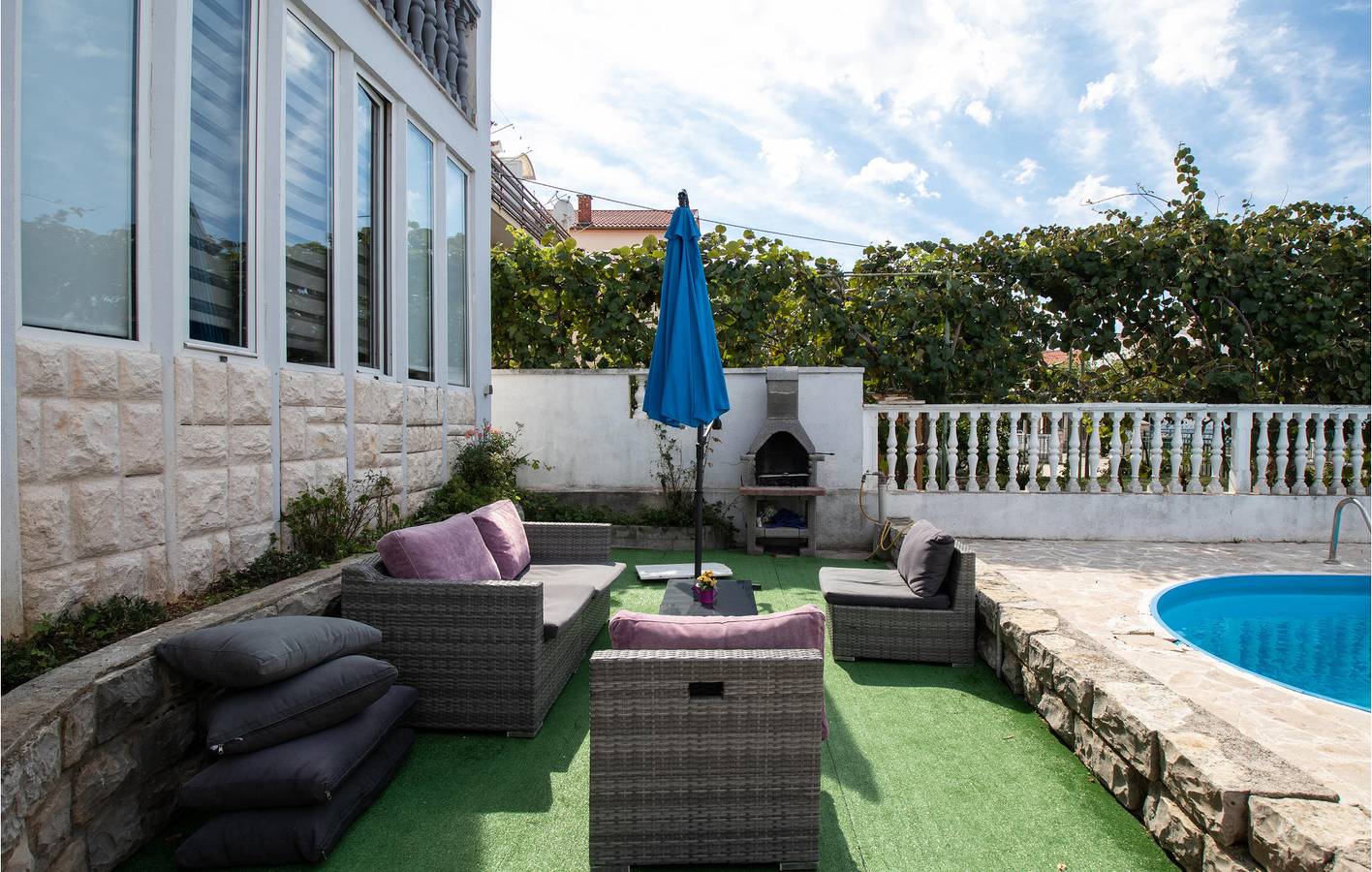 Ganze Ferienwohnung, Gemütliche 2-Zimmer-Wohnung mit Pool, WLAN und Zugang zum Strand (600 m entfernt) in Zadar Stadt, Zadar (Kommun)