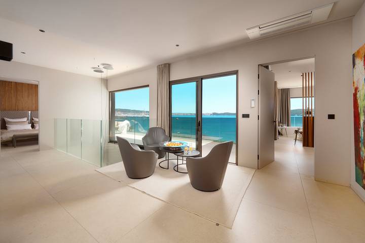Luxury Beachfront Villa Malia Trogir with Pool in Trogir, Condado de Split-Dalmacia