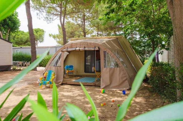 Tente pour 4 personnes, avec bassin pour enfant à Agde